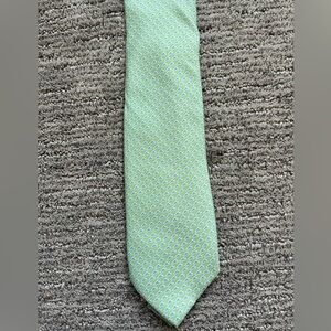 MENS VINEYARD VINES TIE FROM MARTHAS VINEYARD.